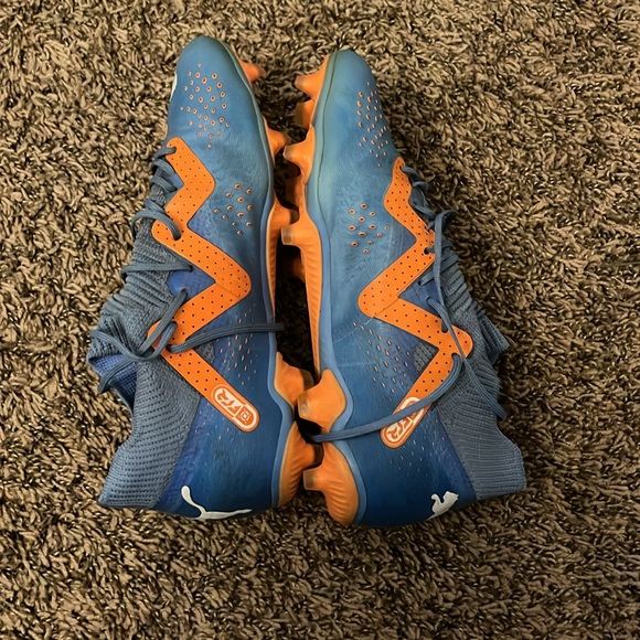 Puma soccer cleats - Picture 3 of 4